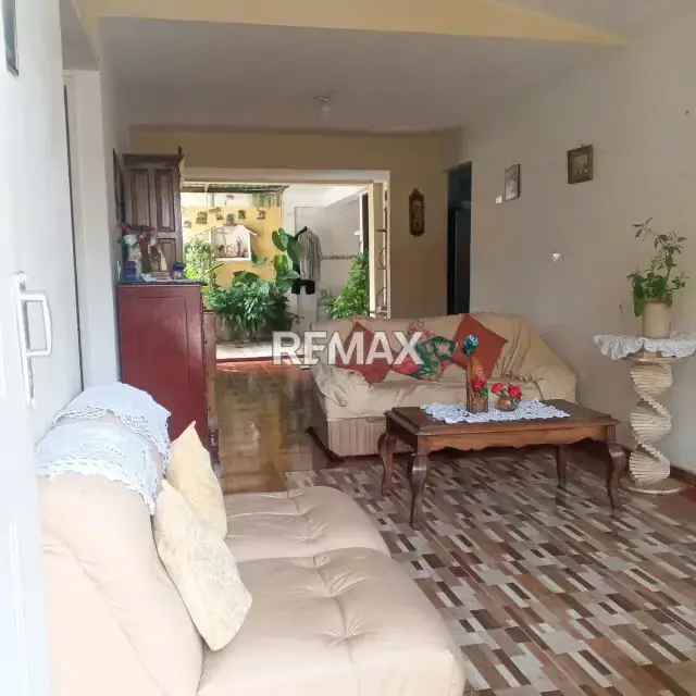 Oportunidad se vende casa primera calle de la urbanización privada Yucatán zona norte