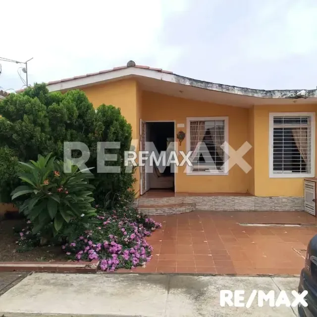 Oportunidad se vende casa primera calle de la urbanización privada Yucatán zona norte - 8