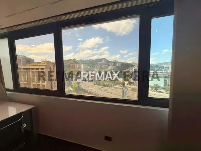 Confort y Prestigio: Oficina de 128 m² con Estacionamiento Privado en el CCCT - 2