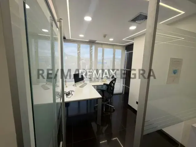Confort y Prestigio: Oficina de 128 m² con Estacionamiento Privado en el CCCT - 3