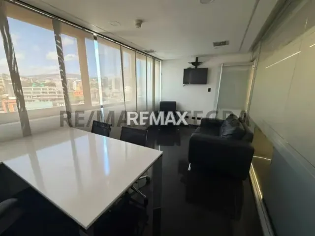 Confort y Prestigio: Oficina de 128 m² con Estacionamiento Privado en el CCCT - 4
