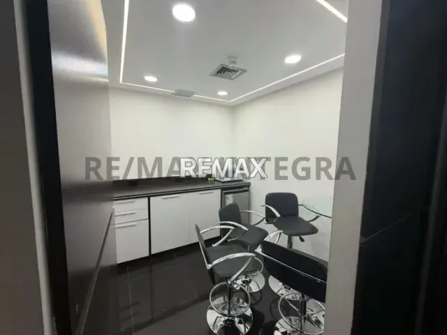 Confort y Prestigio: Oficina de 128 m² con Estacionamiento Privado en el CCCT - 5