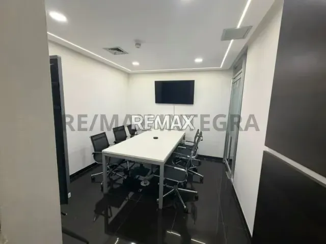Confort y Prestigio: Oficina de 128 m² con Estacionamiento Privado en el CCCT - 6