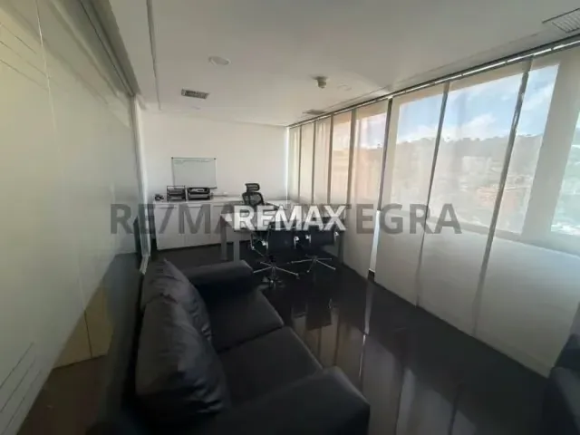 Confort y Prestigio: Oficina de 128 m² con Estacionamiento Privado en el CCCT - 7