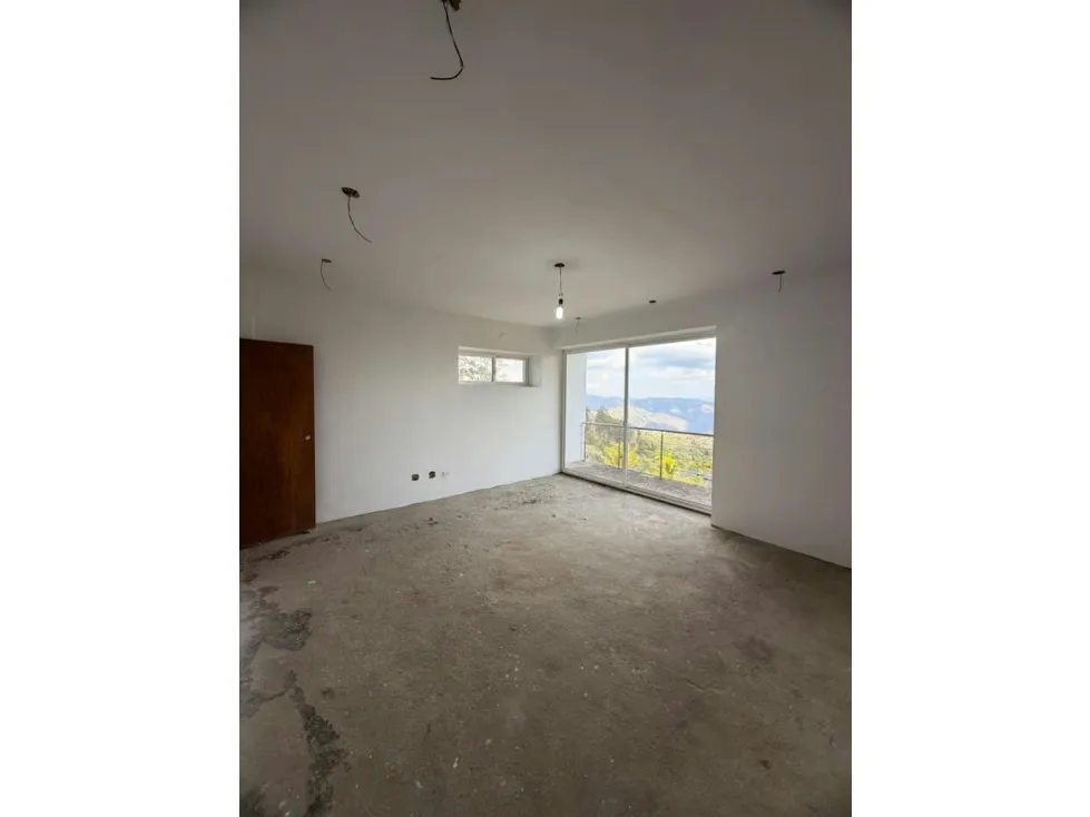 SE VENDE CASA EN ALTO HATILLO DE 900MTS2