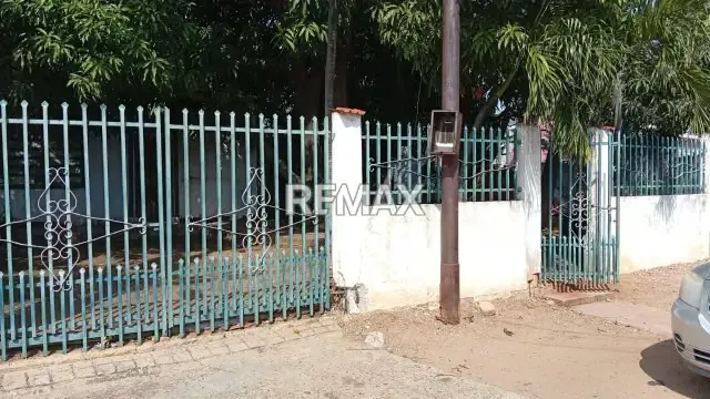 TERRENO CON CONTRUCCION PARA REMODELAR A PIE DE CALLE - 2