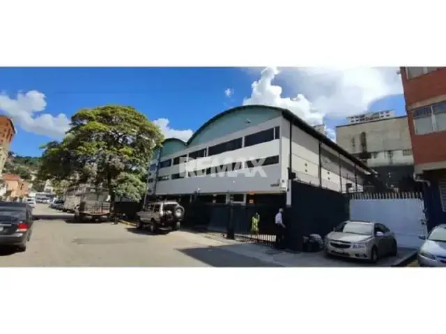 Venta Galpon en El LLanito 1056m2