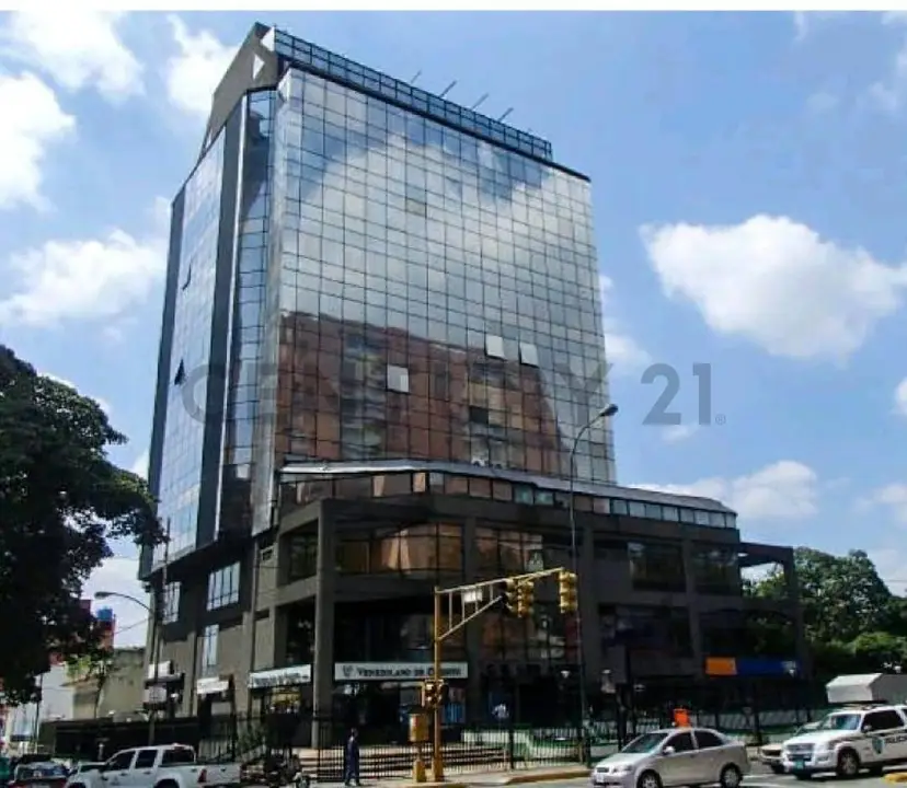 OFICINA CON UBICACIÓN ESTRATÉGICA EN AV, RÓMULO GALLEGOS