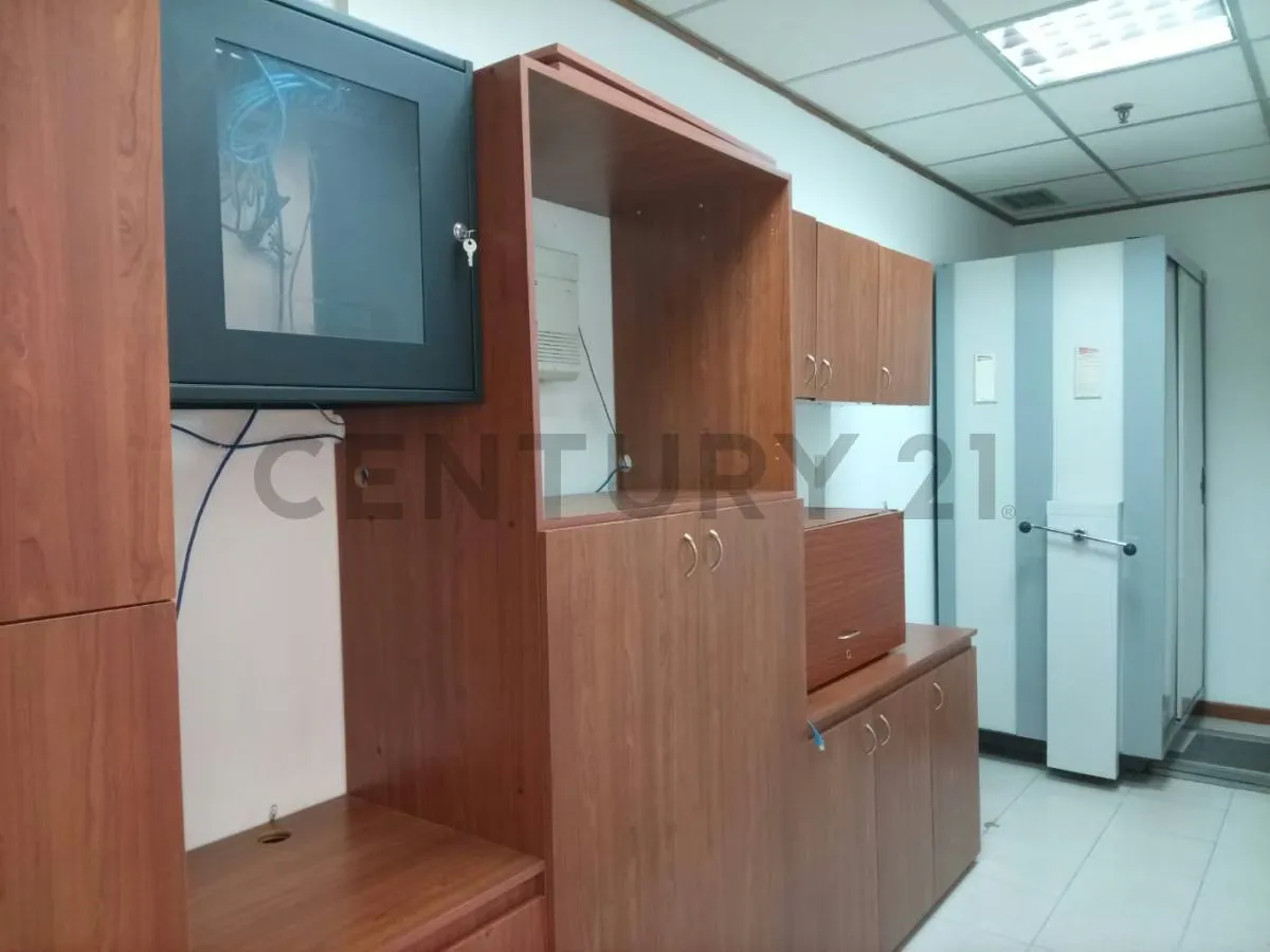OFICINA CON UBICACIÓN ESTRATÉGICA EN AV, RÓMULO GALLEGOS - 7