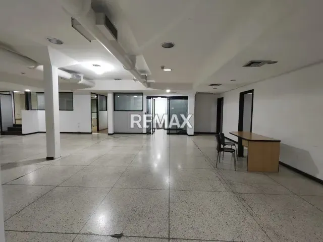 Edificio Industrial en Venta Boleita - 2