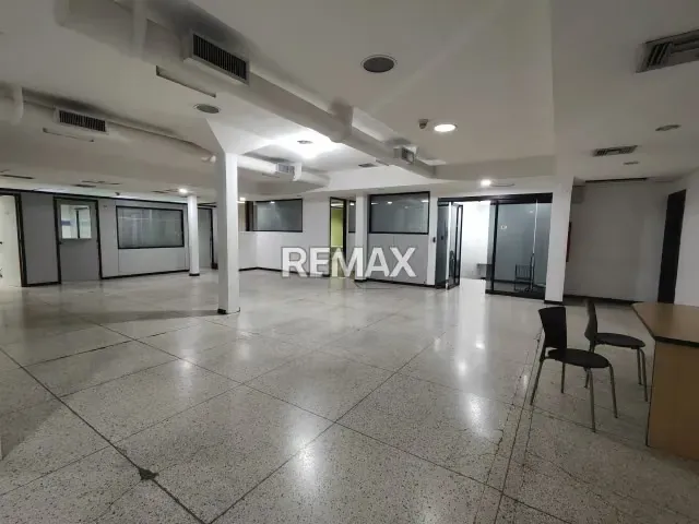 Edificio Industrial en Venta Boleita - 3