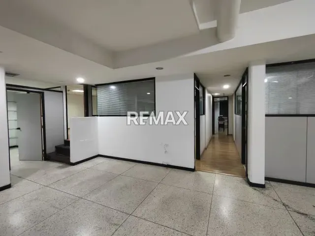 Edificio Industrial en Venta Boleita - 4