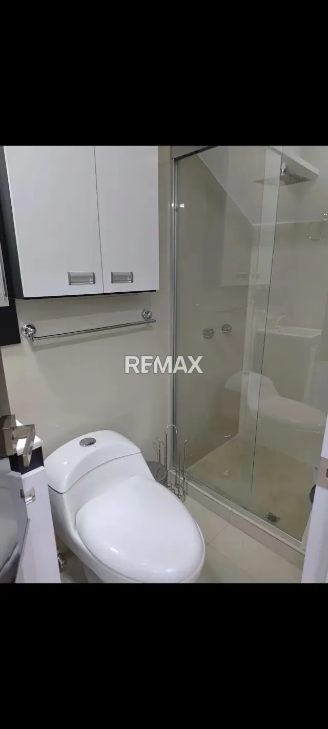 Se vende townhouse en la urbanización La Laguna totalmente Moderno y Amoblado - 8