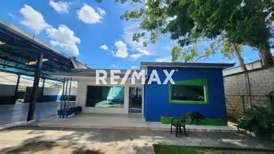 Venta Local Comercial a pie de calle en la Av. Don Julio Centeno 1360m2