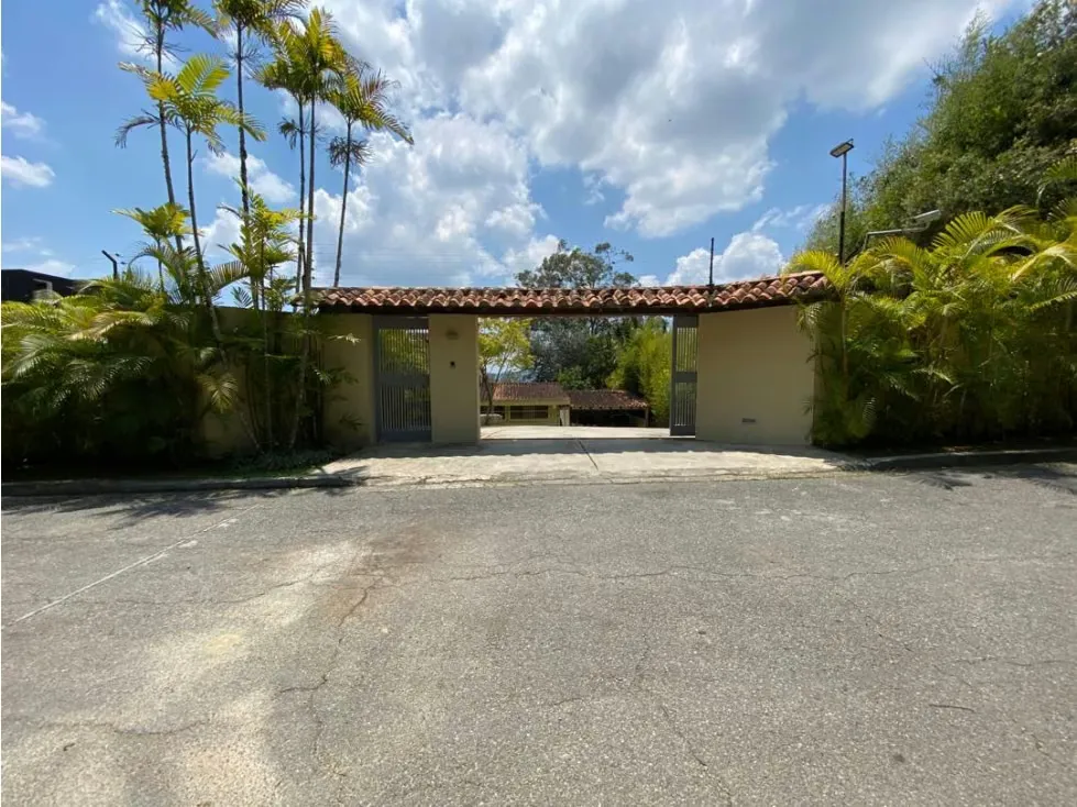 Se vende casa 2250m² 4h/5b/12e La Lagunita - 2