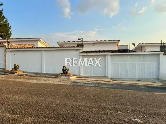 Casa. Alquiler. Pueblo Nuevo