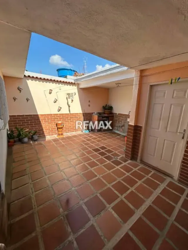 En Venta Hermosa Casa Ampliada en Zona Norte en Urbanización Yucatán - 16