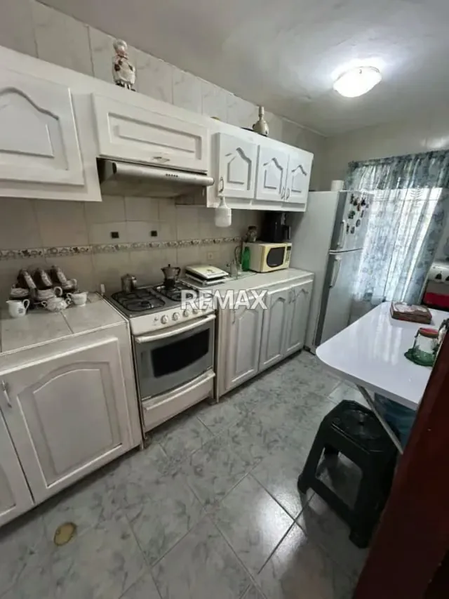 En Venta Hermosa Casa Ampliada en Zona Norte en Urbanización Yucatán - 3