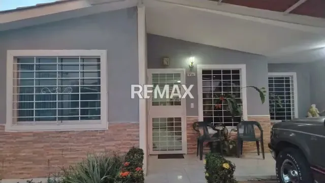 En Venta Hermosa Casa Ampliada en Zona Norte en Urbanización Yucatán - 4