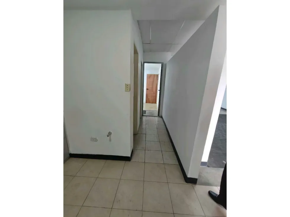Se alquila local 360m2 Torre de la Castellana 6200 - 3