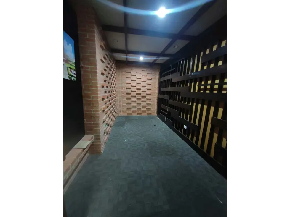 Se alquila local 360m2 Torre de la Castellana 6200 - 9