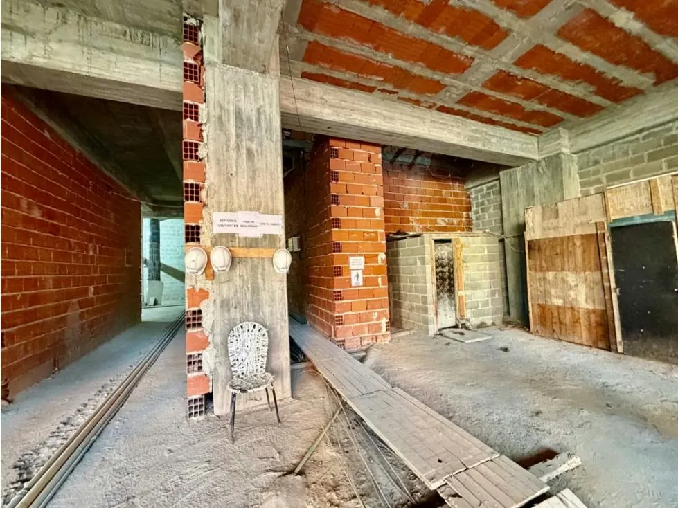 Se vende local 160m2 Las Mercedes - 2