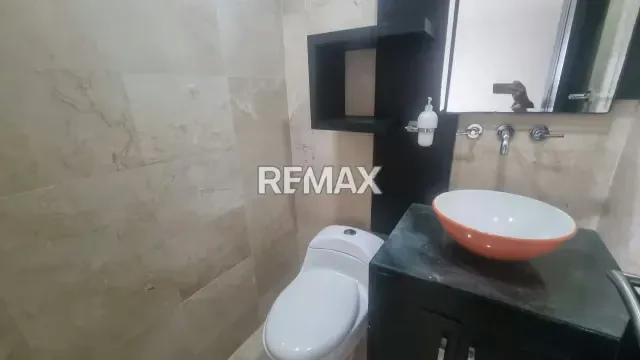 En Alquiler Apartamento Residencias Aguamarina ubicado en Av. 9B entre calles 75 y 76 - 8