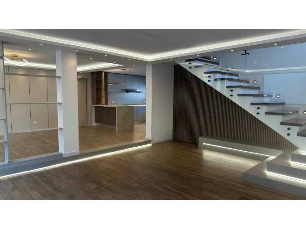 Casa totalmente remodelada en la parte alta de Los Palos Grandes 350M2 - 2