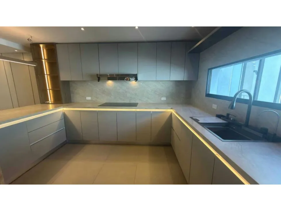 Casa totalmente remodelada en la parte alta de Los Palos Grandes 350M2 - 21