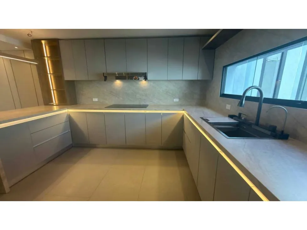 Casa totalmente remodelada en la parte alta de Los Palos Grandes 350M2 - 25
