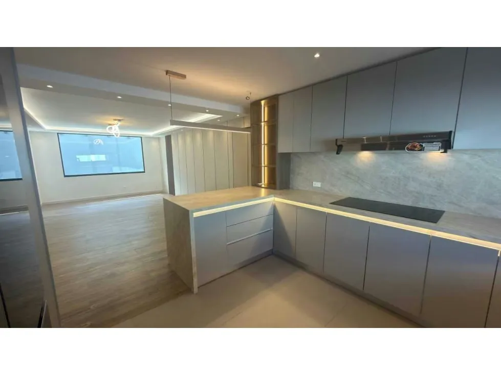 Casa totalmente remodelada en la parte alta de Los Palos Grandes 350M2 - 30