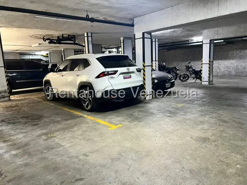 Apartamento (1 Nivel) en Venta en Los Palos Grandes, Distrito Metropolitano - 35