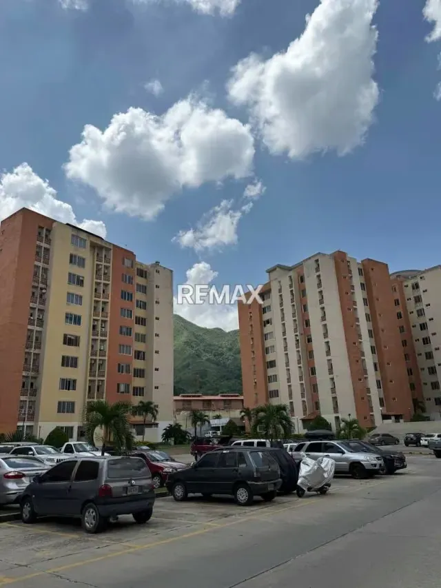 En Venta Res. Doral Country, El Rincón, Naguanagua. Planta baja - 2