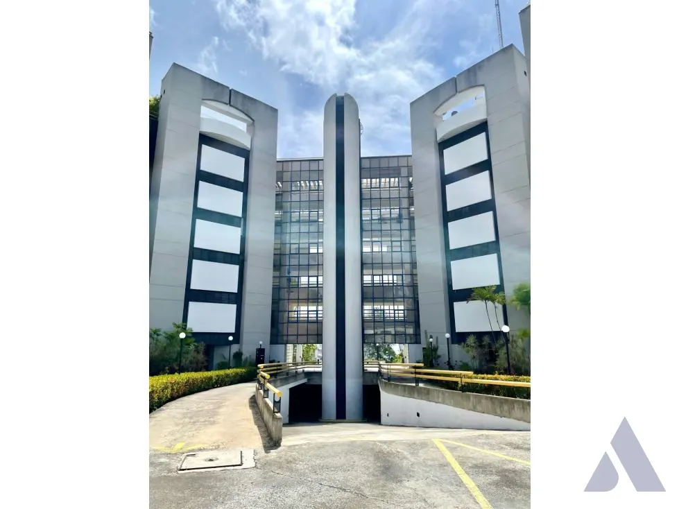 Alquilo apartamento en calle cerrada 385m2 Colinas del Tamanaco 4151