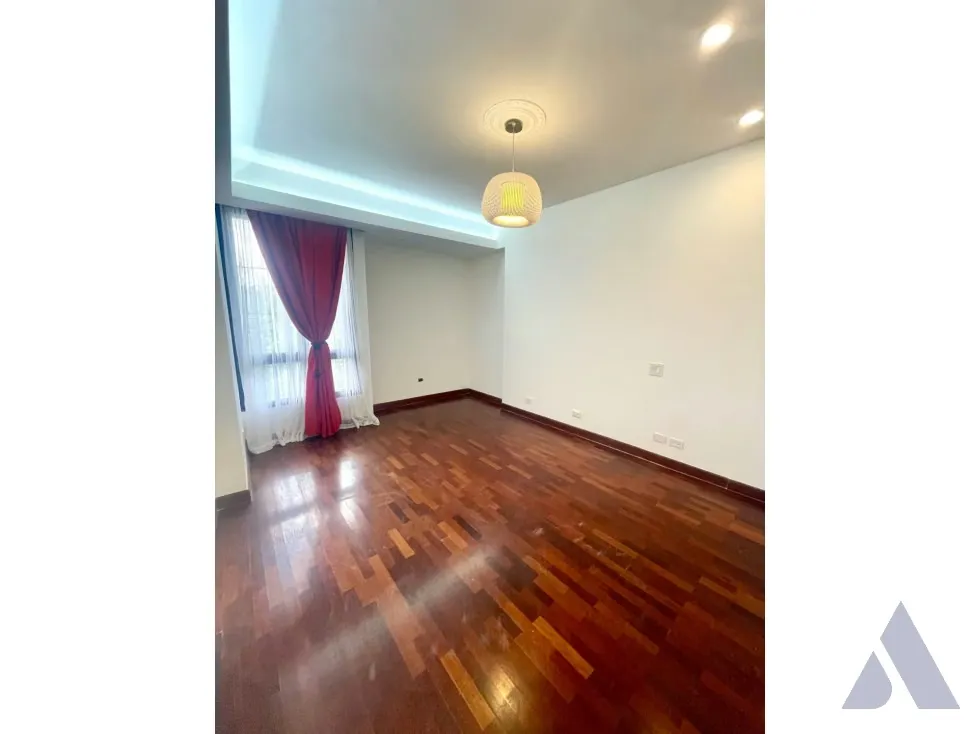 Alquilo apartamento en calle cerrada 385m2 Colinas del Tamanaco 4151 - 14