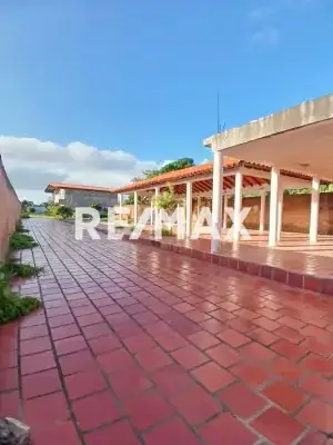 TOWN HOUSE EN ARICAGUA CERCA DEL MAR