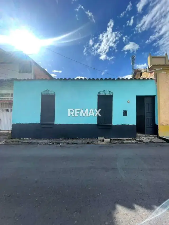 CASA EN VENTA EN TARIBA