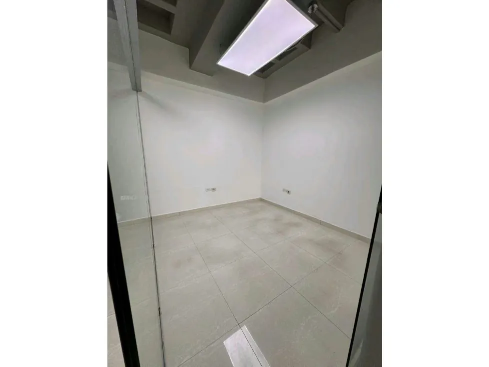 Se alquila oficina 56m2 Las Mercedes Torre SMA 6998 - 7