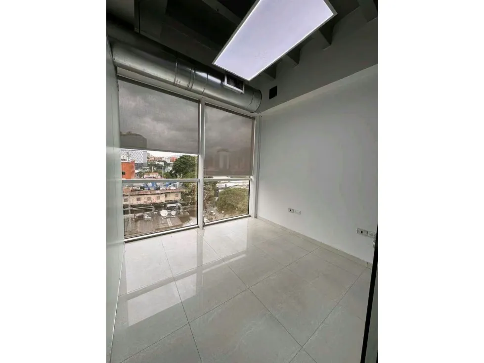 Se alquila oficina 56m2 Las Mercedes Torre SMA 6998 - 8