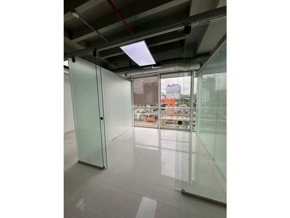 Se alquila oficina 56m2 Las Mercedes Torre SMA 6998 - 9