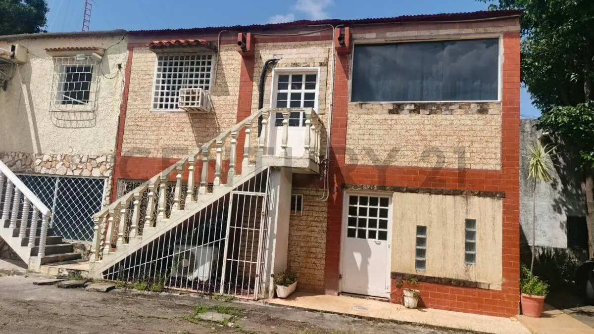 Casa en Villa Alianza, Dúplex Bifamiliar con ambientes independientes