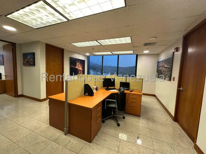 Oficina en Alquiler en Prados del Este, Distrito Metropolitano - 32