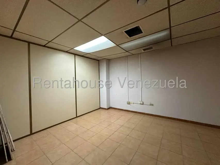 Comercial (Edificio) en Venta en Zona Centro, Aragua - 33