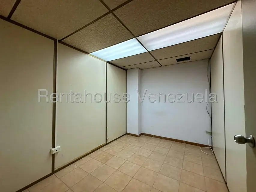 Comercial (Edificio) en Venta en Zona Centro, Aragua - 34