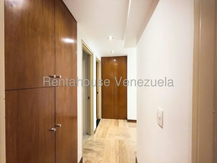 Apartamento (1 Nivel) en Alquiler en Lomas de Las Mercedes, Distrito Metropolitano - 25