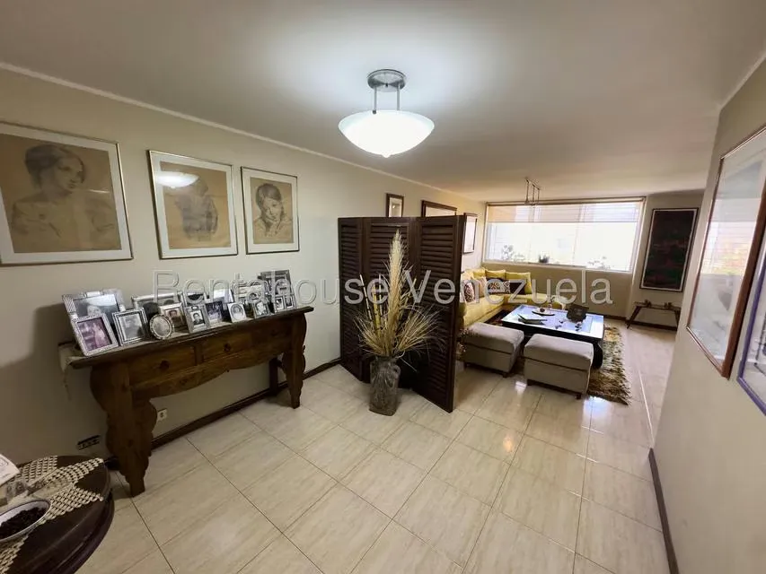Apartamento (1 Nivel) en Venta en Colinas de Bello Monte, Distrito Metropolitano - 2