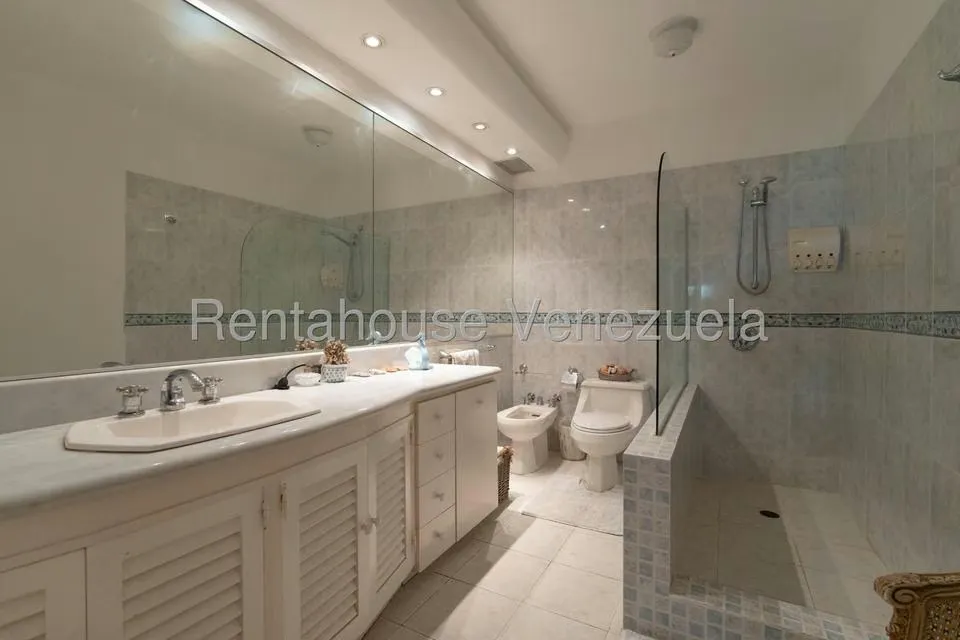Casa (Multipes Niveles) en Alquiler en La Tahona, Distrito Metropolitano - 12