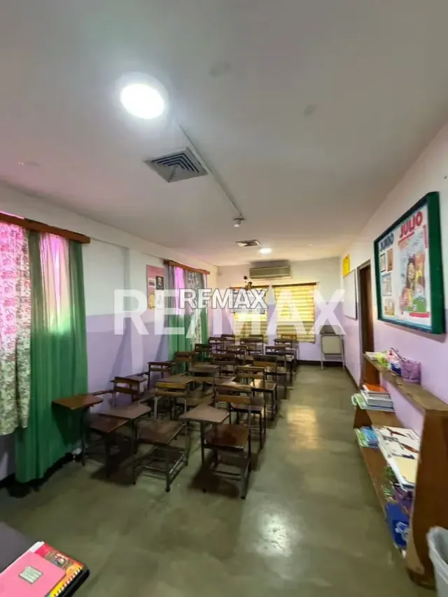 COLEGIO EN VENTA URB. LAGO AZUL - 4