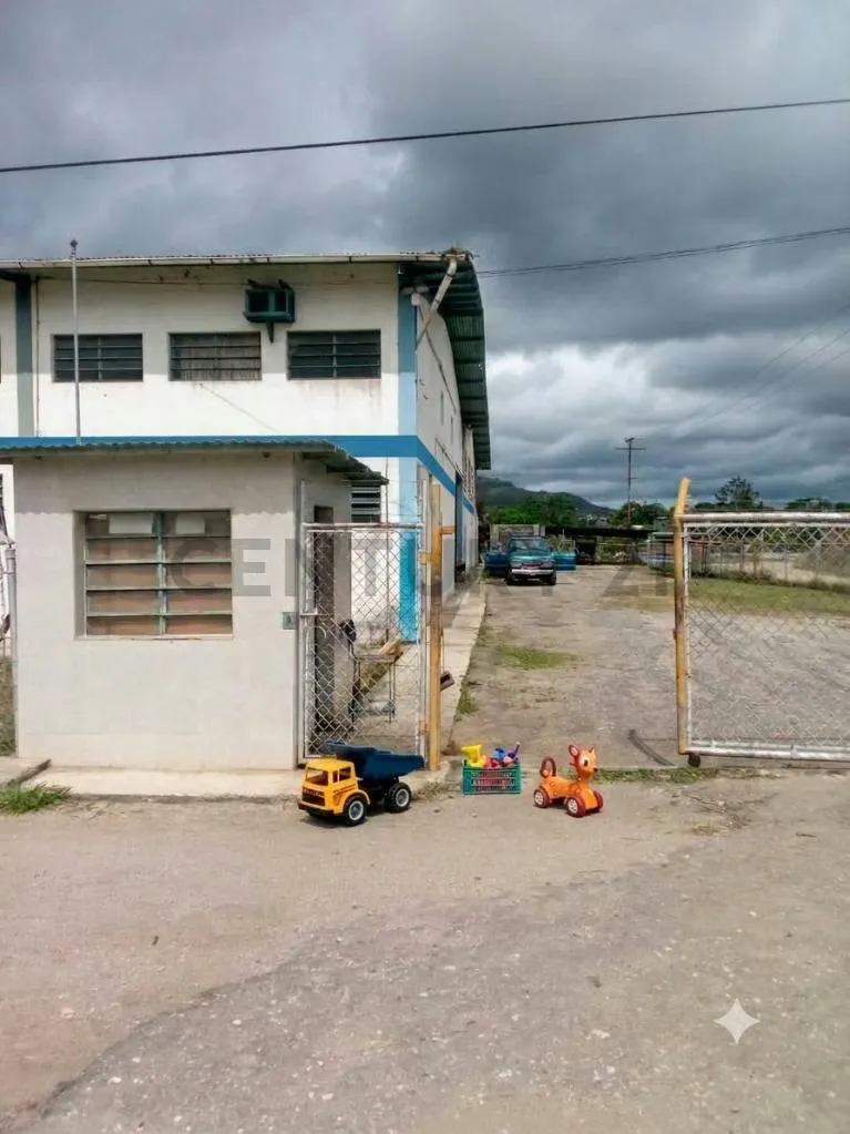 Galpón en venta con planta de inyección y soplado de plastico en Nirgua ,Yaracuy