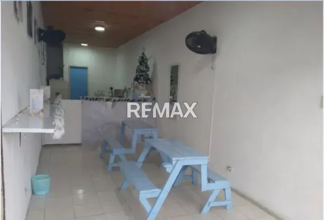 Venta de Casa Comercial de 02 niveles en Santa Rita - 3